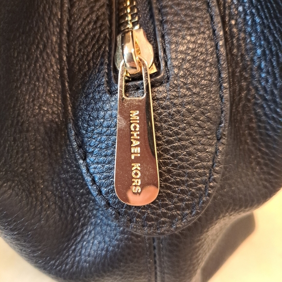 Michael Kors Jet Set Pebbled Leather Shoulder Bag - Picture 8 of 13